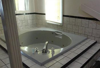 Econo Lodge Norwalk Eksteriør bilde